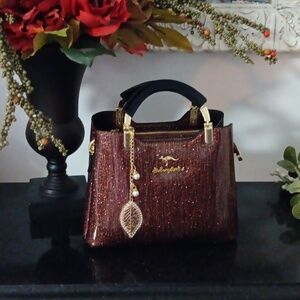 NWOT Fashionable Vintage Luxury Rose Pink Patent Leather Top Handle Bag
